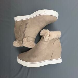 Maurices Tan Faux Fur Wedge Sneaker Boots Womens 9 Zip Hidden Heel Winter Cozy